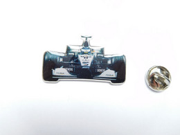 Superbe Pin's , Auto F1 Mercédès , Oil Mobil , Mika Häkkinen - Mercedes