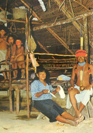 Perou - Familia Del Cacique Jibaros En Su Choza - Pérou