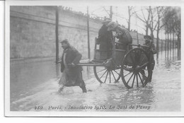 CARTE-PHOTO PARIS GRANDE CRUE DE LA SEINE Le Quai De Passy  Charettes à Bras   (16 ème Arrondissement  ) - Paris Flood, 1910