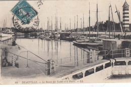 France - Phare - Deauville - Le Phare Et Le Bassin Des Yachts - Circulée - Vuurtorens