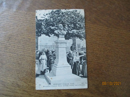 PLOUARET. MONUMENT FRANCOIS BUZEL ECRIVAIN BRETON NE A PLOUARET 1918 - Plouaret