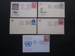 A GROUP OF FIVE 1950's UNITED NATIONS POSTAL CARDS WITH FIRST DAY OF ISSUE POSTMARKS. ( 02225 ) - Storia Postale