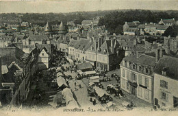 Hennebont * La Place De L'église , Jour De Marché - Hennebont