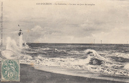 France - Phare - Ile D'Oléron -  Le Phare, La Cotinière, La Mer Un Jour De Tempête - Circulée - Faros