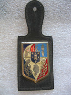 Broche Avec Son Cuir, Insigne Militaire, RF République Francaise,   à Définir - Militaria