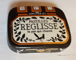 Ancienne Boite De Pastilles Réglisse La Pie Qui Chante - Boite En Tole - Dozen