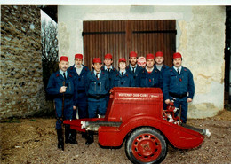 Voutenay Sur Cure * Les Pompiers Volontaires * Photo De Groupe Et La Pompe - Autres & Non Classés