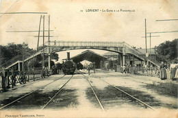 Lorient * La Gare Et La Passerelle * Train Locomotive * Ligne Chemin De Fer - Lorient