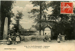 La Forêt Fouesnant * Logoman * Le Menhir Et Le Portail De L'ancienne Abbaye * Villageois Coiffe - La Forêt-Fouesnant