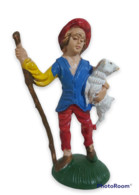 08341 Pastorello Presepe - Statuina In Plastica - Pastorello Con Agnello - Christmas Cribs