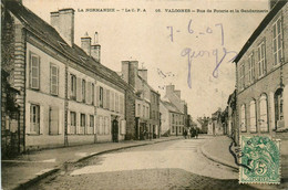 Valognes * La Rue De La Poterie * La Gendarmerie Nationale - Valognes