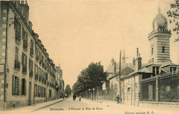 Nevers * La Rue De Paris Et Vue Sur L'hôpital - Nevers