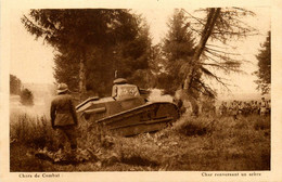 Militaria * Char De Combat * Tank Blindé Renversant Un Arbre * Militaires - Equipment