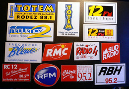 LOT DE 13 AUTOCOLLANTS DIIFFERENTS - STATIONS DE RADIO - Adesivi