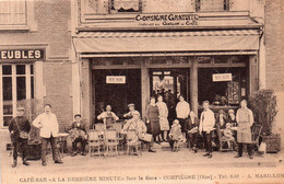 CPA De COMPIEGNE - Café-Bar. - Compiegne