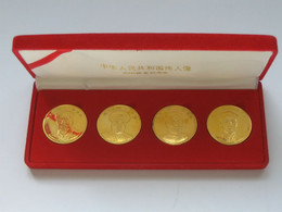 Superbe Coffret Avec 4 Médailles Chinoises à Identifier   **** EN ACHAT IMMEDIAT **** - Monarchia / Nobiltà