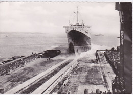 BATEAUX - PAQUEBOT LE FRANCE  EST LANCE LE 11 MAI 1960 ST NAZAIRE - Steamers