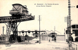 59 - Jeumont - Le Bureau De Poste Et Rue Hector Despret (L. Couture) - Jeumont