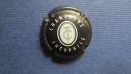 CAPSULE CHAMPAGNE ROEDERER THEOPHILE . Noir Et Blanc - Roederer, Louis