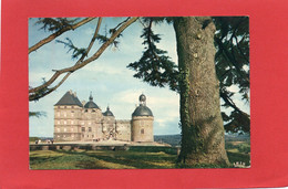 24----Le Château De HAUTEFORT---( XVè Au XVIIè Siècles )--L'esplanade Le Pont Levis-Versailles Du Périgord--voir 2 Scans - Hautefort