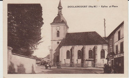 DOULAINCOURT (52) - Eglise Et Place - Bon état - Doulaincourt
