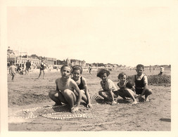 Pornichet * 3 Photos Anciennes * Jeux Sur La Plage * Château De Sable Et Coquillages * 1936 - Pornichet