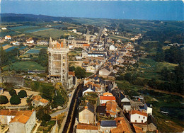 Oudon * Vue Aérienne Sur La Tour Et La Rue - Oudon