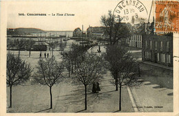 Concarneau * La Place D'armes * Vue Sur Le Port - Concarneau