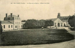 Montaigu * La Place De La Mairie Et L'école Des Filles * Groupe Scolaire - Montaigu