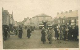 Barneville Sur Mer * Carte Photo * La Place , Jour De Marché ? * Hôtel Des Voyageurs , à Gauche - Barneville