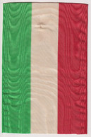 Ruban Drapeau Italie - 10,7 X 32 Cm - Moiré - 1 Pli Marqué - Très Bon état - Drapeaux