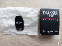 Pin's  Drakkar Noir - Guy Laroche - Parfums