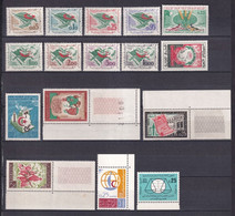 ALGERIE - 1963 ANNEE COMPLETE ! YVERT N° 369/384 ** MNH - COTE 2006 = 56 EUR. - Algérie (1962-...)