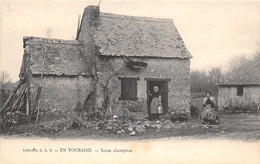 En Touraine  Divers    37       Scène Champêtre.. Une Ferme 2 Femmes. Pot A Lait      Edition GLT   (voir Scan) - Sonstige & Ohne Zuordnung