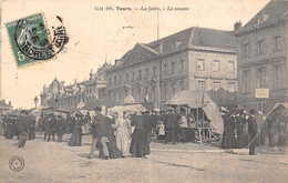 Tours     37      Foire  Ou Halles Ou Marchés:    Devant Le Musée     N° 196       (voir Scan) - Tours