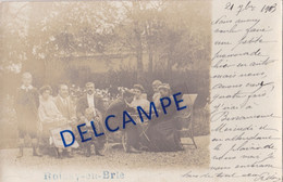 77 ROISSY EN BRIE - Carte Photo D'une Famille Bourgeoise Réunie Dans Le Jardin D'une Propriété 1903 - Roissy En Brie