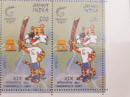 India 2010 Error XIX COMMONWEALTH GAMES DELHI - QUEEN'S BATTON RELAY, Value Vanishing Normal + Error Pair MNH Error - Variétés Et Curiosités