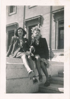Snapshot 7 Avril 1945 Deux Femmes Two Women Possible Prostituées Prostitute - Guerra, Militares