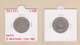 Delcampe - JERSEY  5 NEW PENCE  1.968  CU-NI  KM#32   MBC/VF    DL-12.806 - Jersey