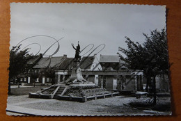 Orp Le Grand Monument Aux Morts 1940-45 - Tubize