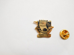 Beau Pin's Pins En EGF , Bateau , Drakkar , Le Joinville à Trouville Sur Mer , Calvados , Signé Logo Motiv - Bateaux