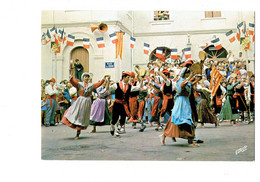 Cpm - 66 - ROUSSILLON - Le Vallespir - Groupe De Danseurs Catalans D'Amélie Les Bains - Musique Caméra Espadrilles - Roussillon