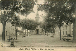 Bron * La Place De L'église - Bron