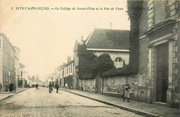 Vitry Le François * Le Collège Des Jeunes Filles Et La Rue De Vaux * école - Vitry-le-François