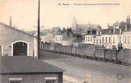 Tours     37  Gare Ou Chemin De Fer . Train.  Vue Prise De La Passerelle    N° 305   (voir Scan) - Tours