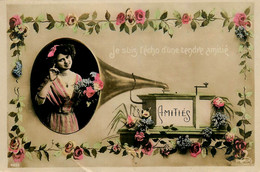 Surréalisme * Carte Photo Montage * Femme Dans Un Phono Phonographe Gramophone * Photomontage Photographie - Muziek En Musicus