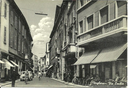 Voghera (Pavia) Via Emilia, Animata Auto, Biciclette E Vigile Urbano, Emilia Street, Rue Emilia - Pavia