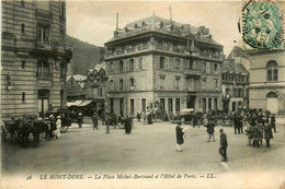 Le Mont Dore * La Place Michel Bertrand Et Hôtel De Paris * Attelage - Le Mont Dore