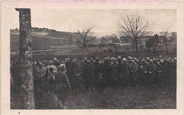 55-VACHERAUVILLE- CARTE-PHOTO- LE COLONEL PARLANT A SES HOMMES A L'INAUGURATION DU CIMETIÈRES DES CHASSEUR - Altri & Non Classificati