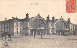 Tours     37        Gare Ou Chemin De Fer . Train. Extérieur De La Gare     GB 96  (voir Scan) - Tours